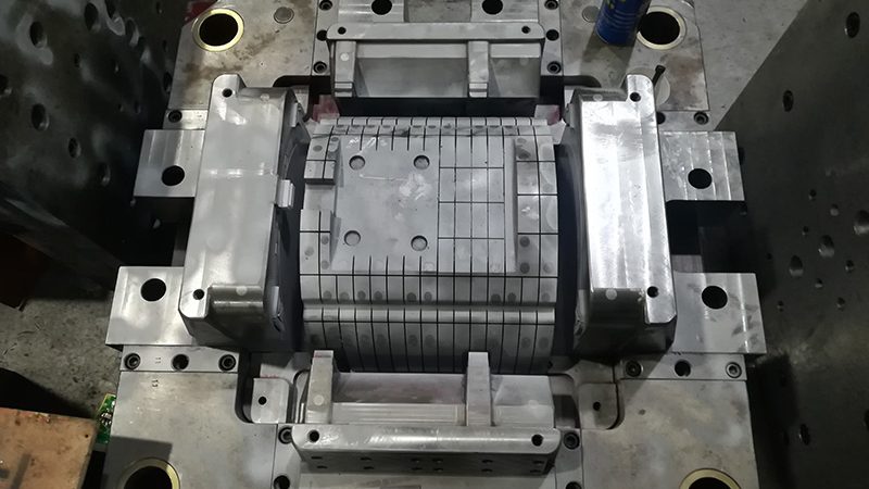 吹塑模具定制合同：合同签订前的五大关键考量