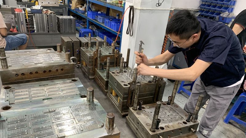 成都双色模具：应用广泛，如何选择优质供应商？**