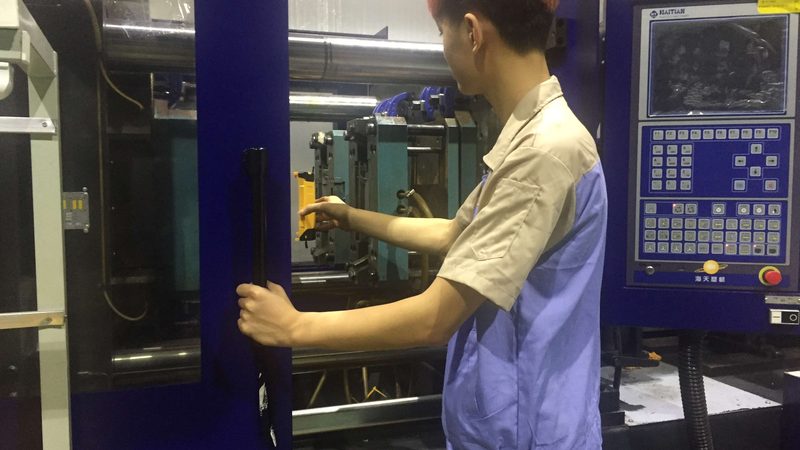 误区：只关注模具价格，忽视材料和质量